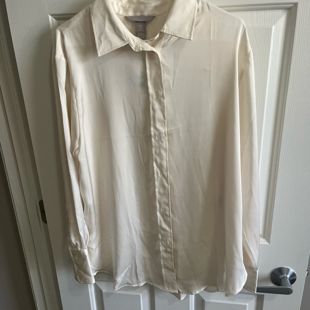 H&M Women’s Off-White Dress Shirt